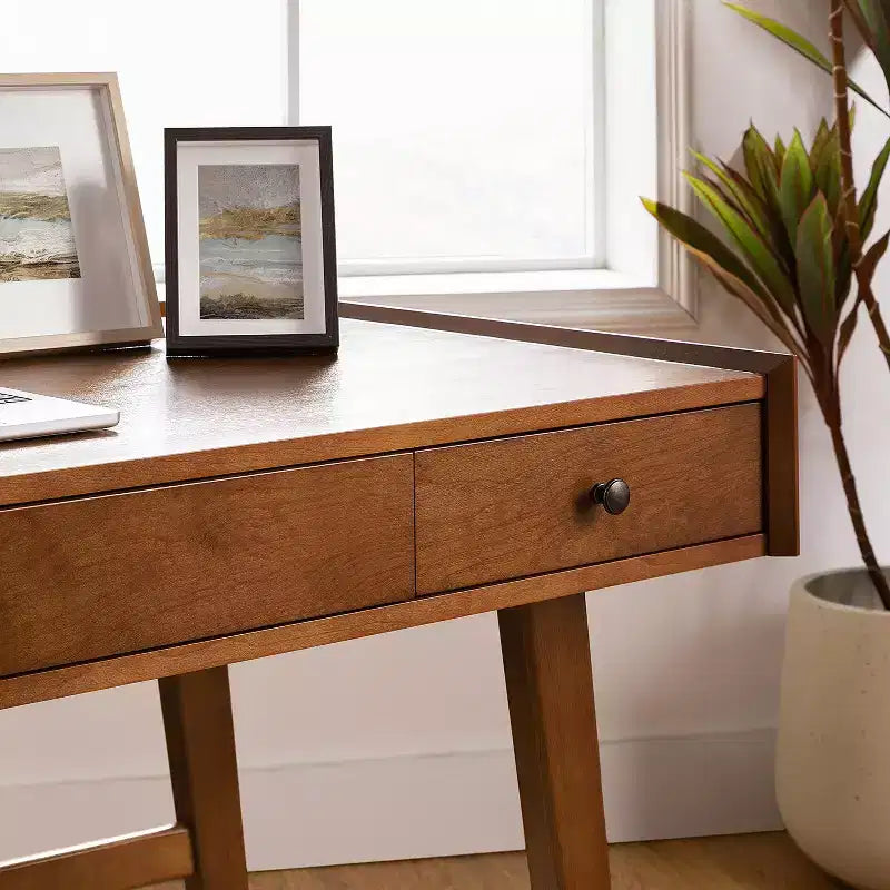 Bureau d'ordinateur avec prise électrique intégrée