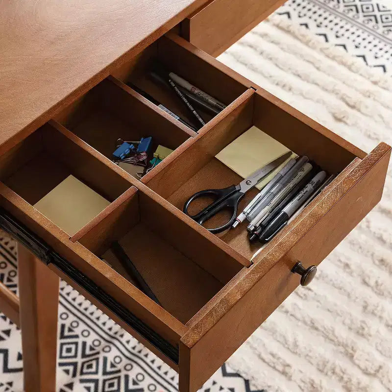 Bureau d'ordinateur avec prise électrique intégrée