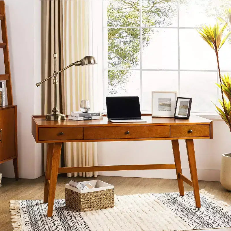 Bureau d'ordinateur avec prise électrique intégrée