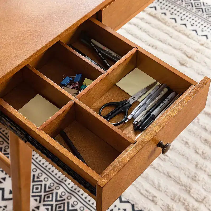 Bureau d'ordinateur avec prise électrique intégrée